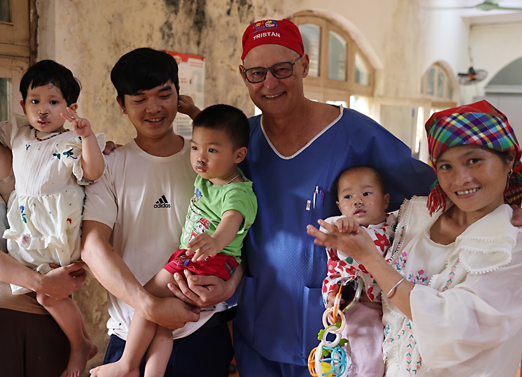 Tristan de Chalain - Operation Restore Hope on site at the hospital in Hanoi